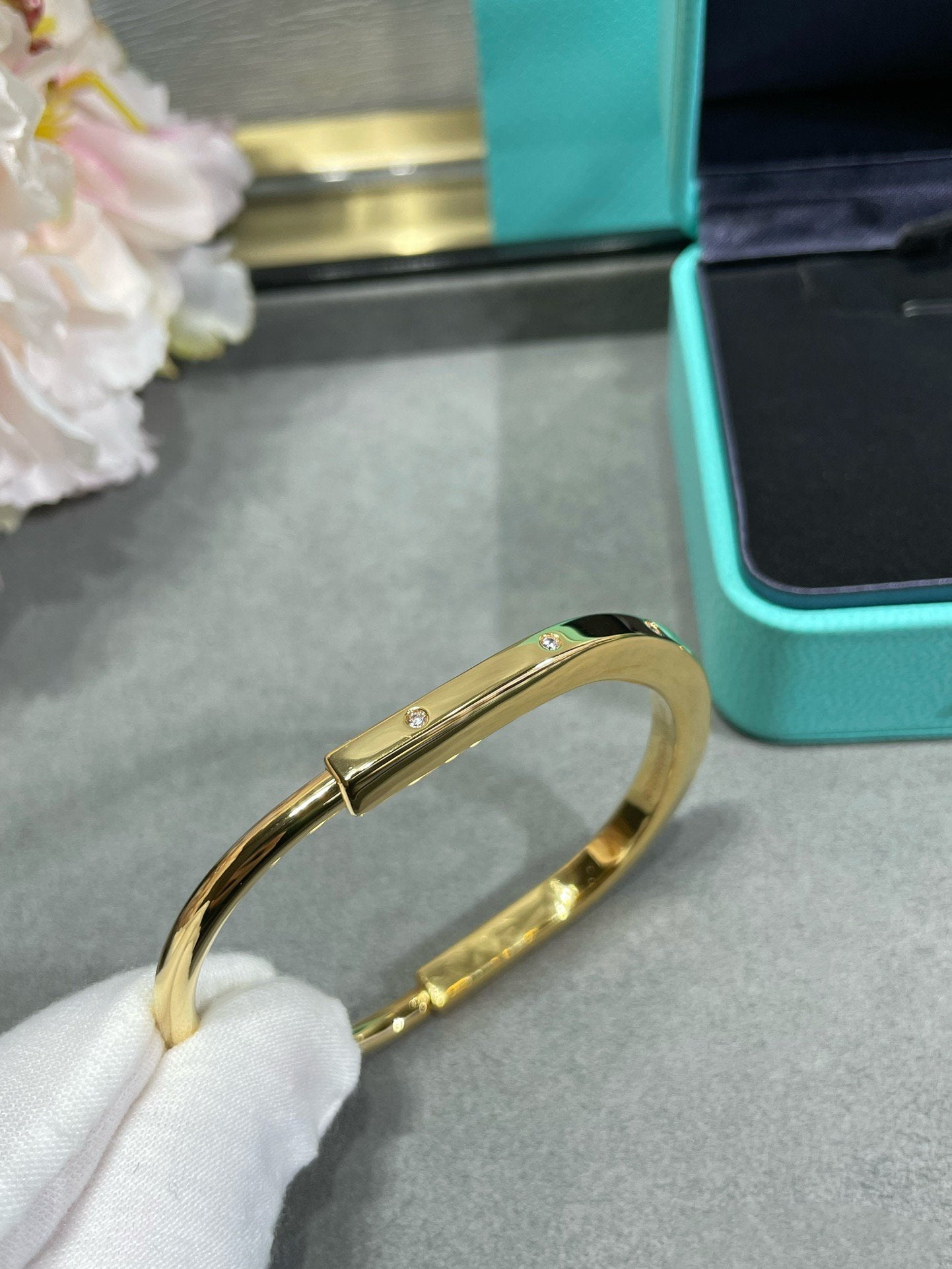Tiffany Lock Bracelet 8 Cubic Zirconia