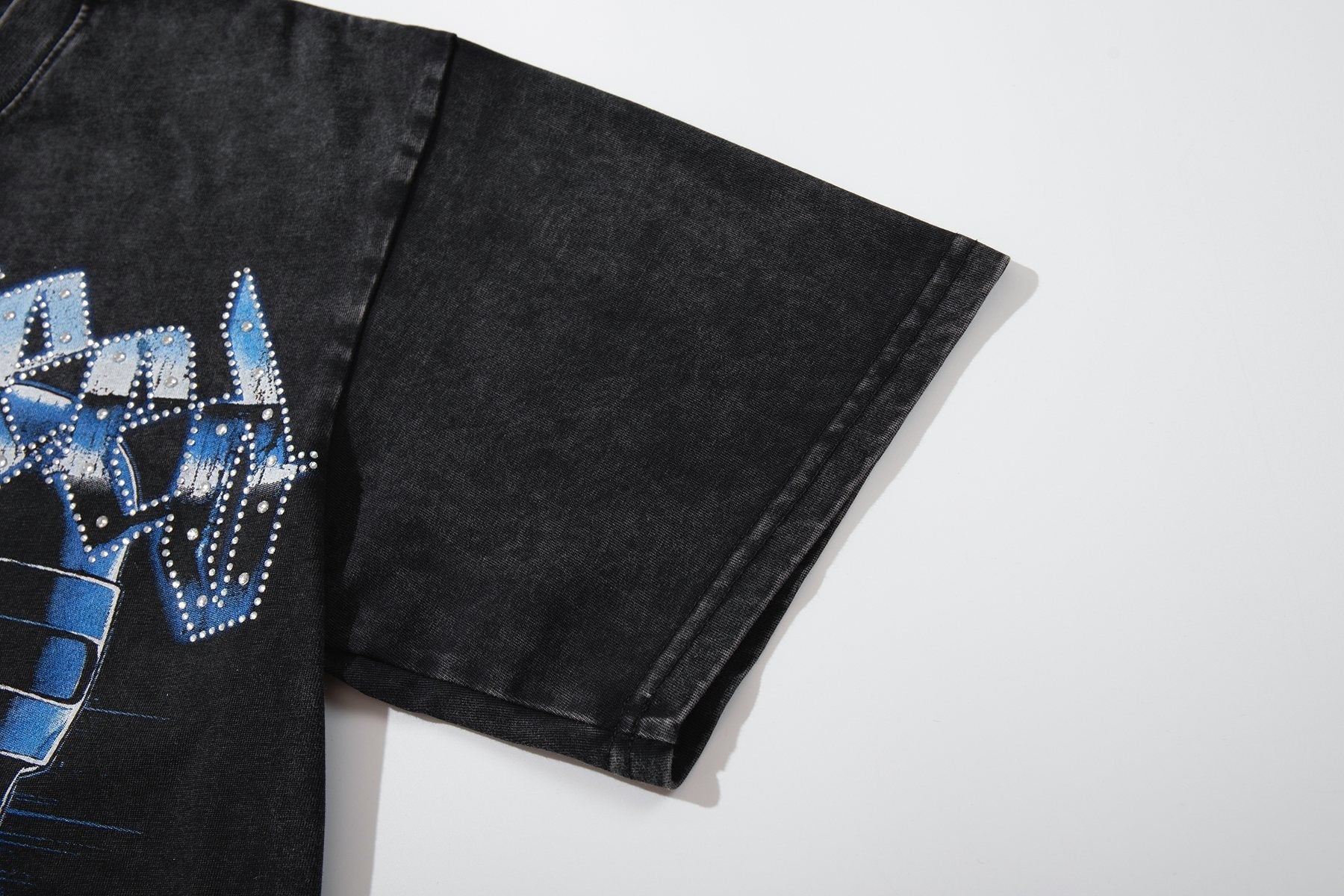 MAJESTIK Astronaut Graphic Short-Sleeve T-Shirt — detail