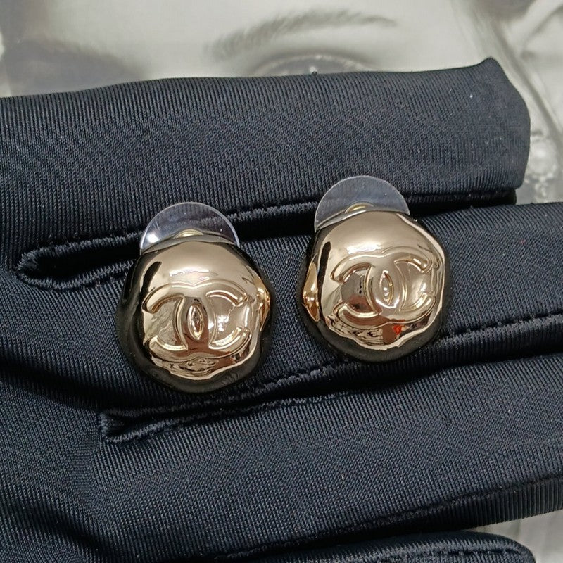 Chanel Vintage Round Gold 18K Gold Earrings