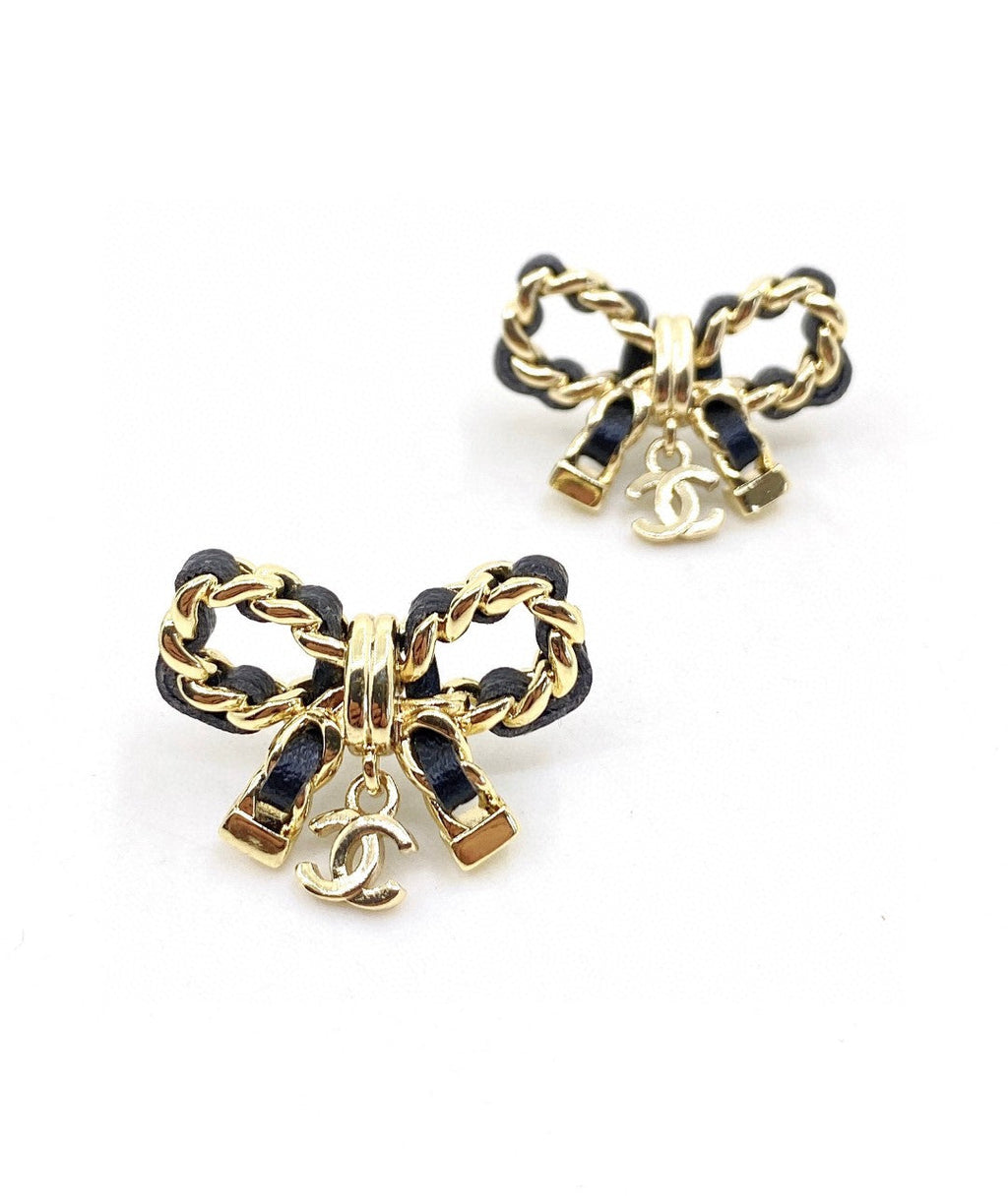 Chanel Bow Tie Strass 18K Gold Earrings