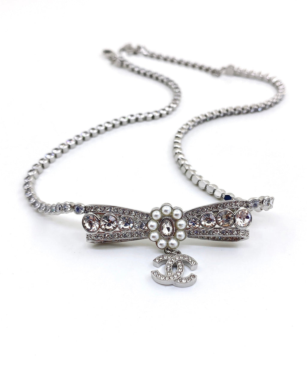 Chanel Diamonds Bow Tie 18K Gold Necklace